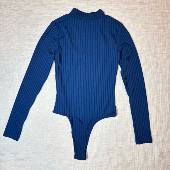 Missguided + Blue Ribbed Bodysuit - Picture 3 of 4
